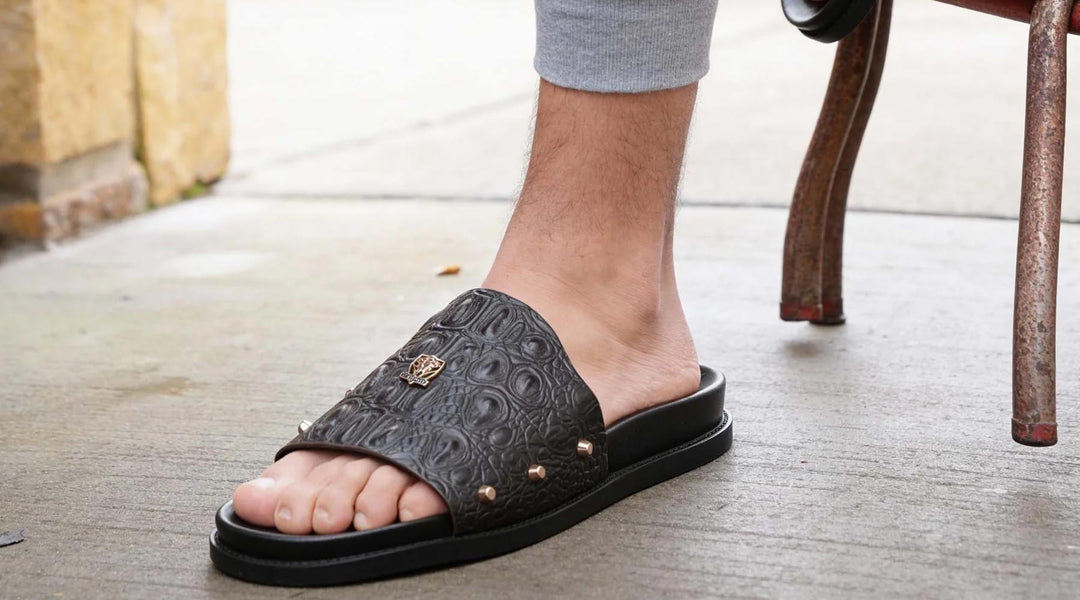 Common Mistakes to Avoid When Buying Men’s Slippers Online
