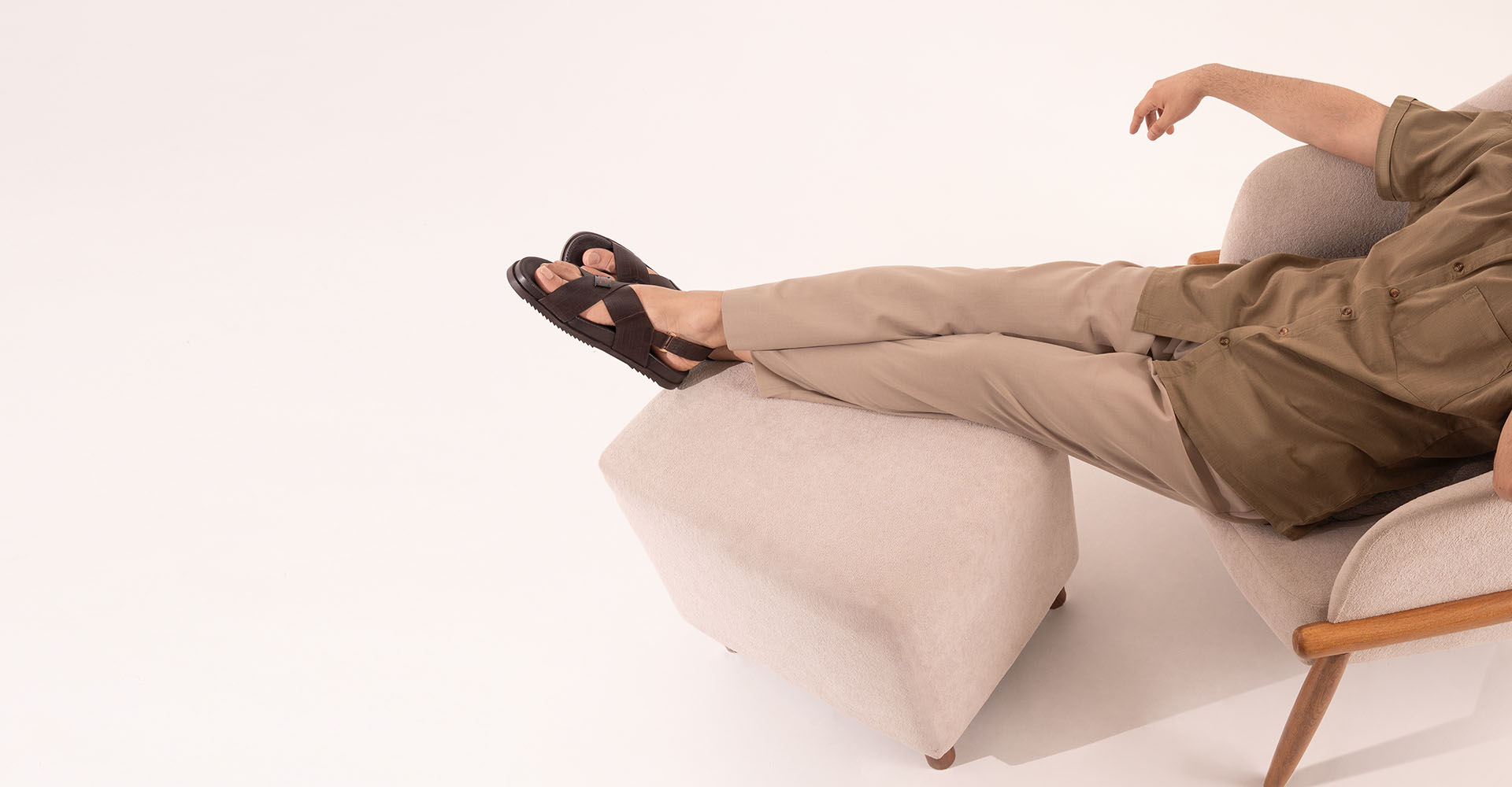Travel-Friendly Sandals for Men – Lightweight & Durable Picks from LOGO