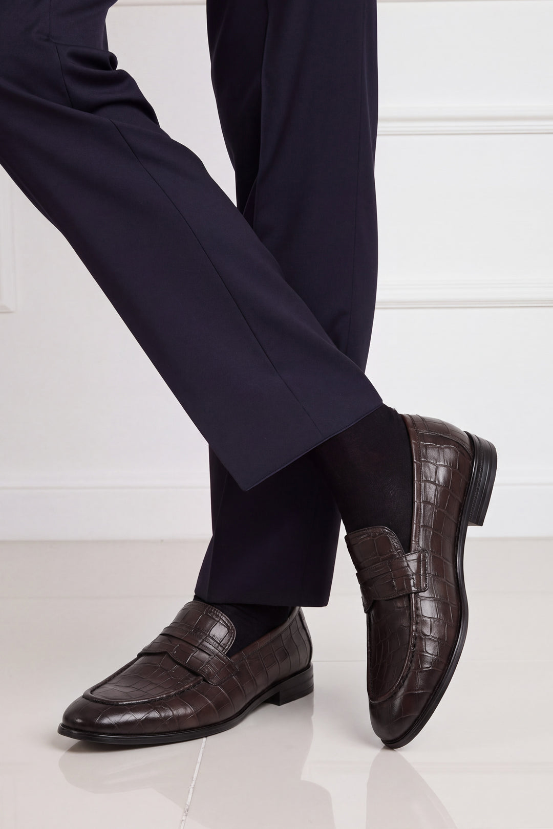 LOGO SHOES