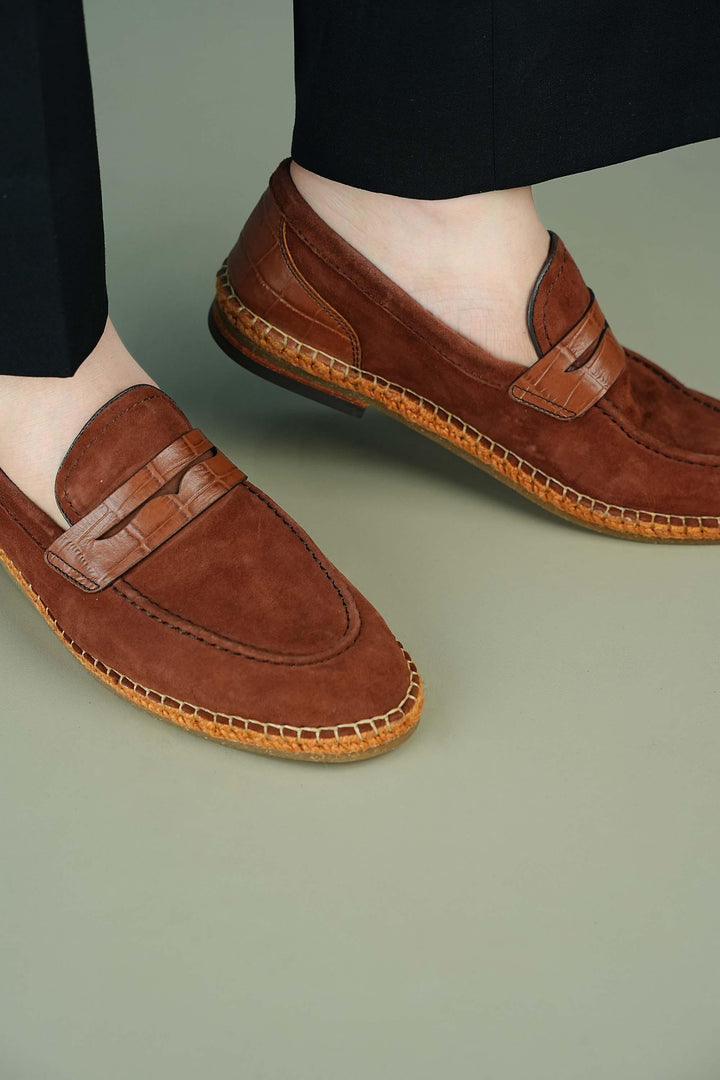 LOGO 11013 TAN