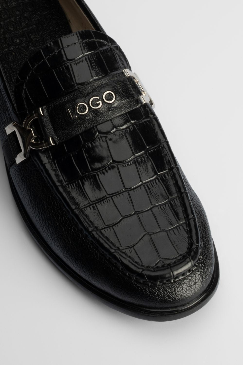 LOGO QUIETO MOCCASIN