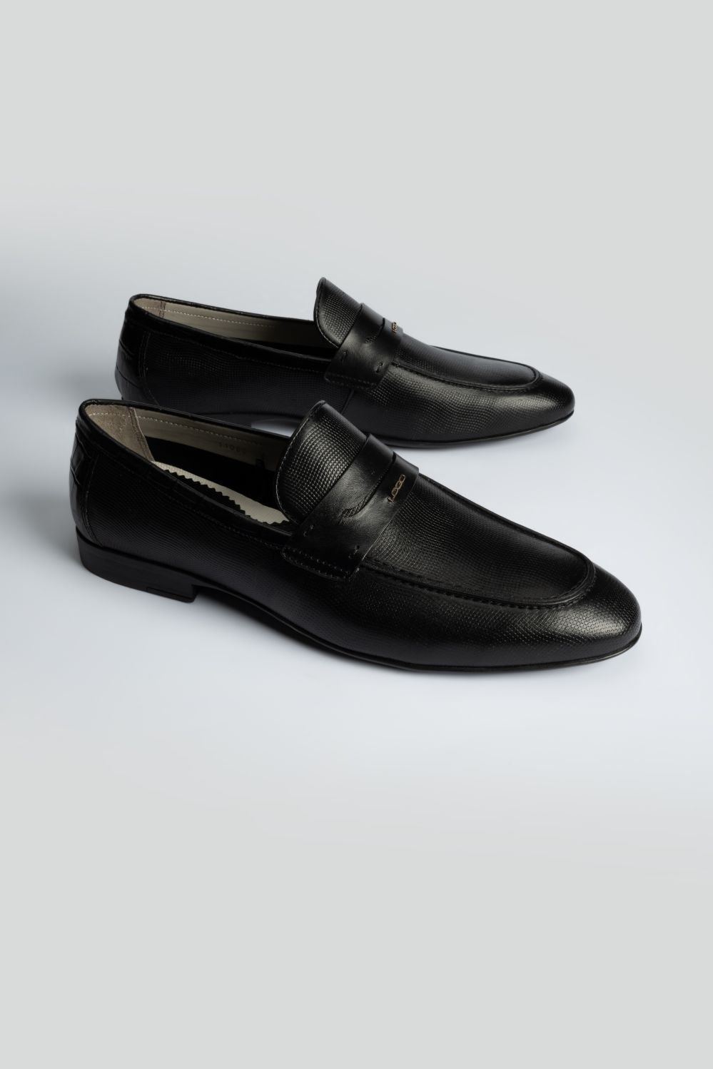 LOGO LUXE STRIDE LOAFER
