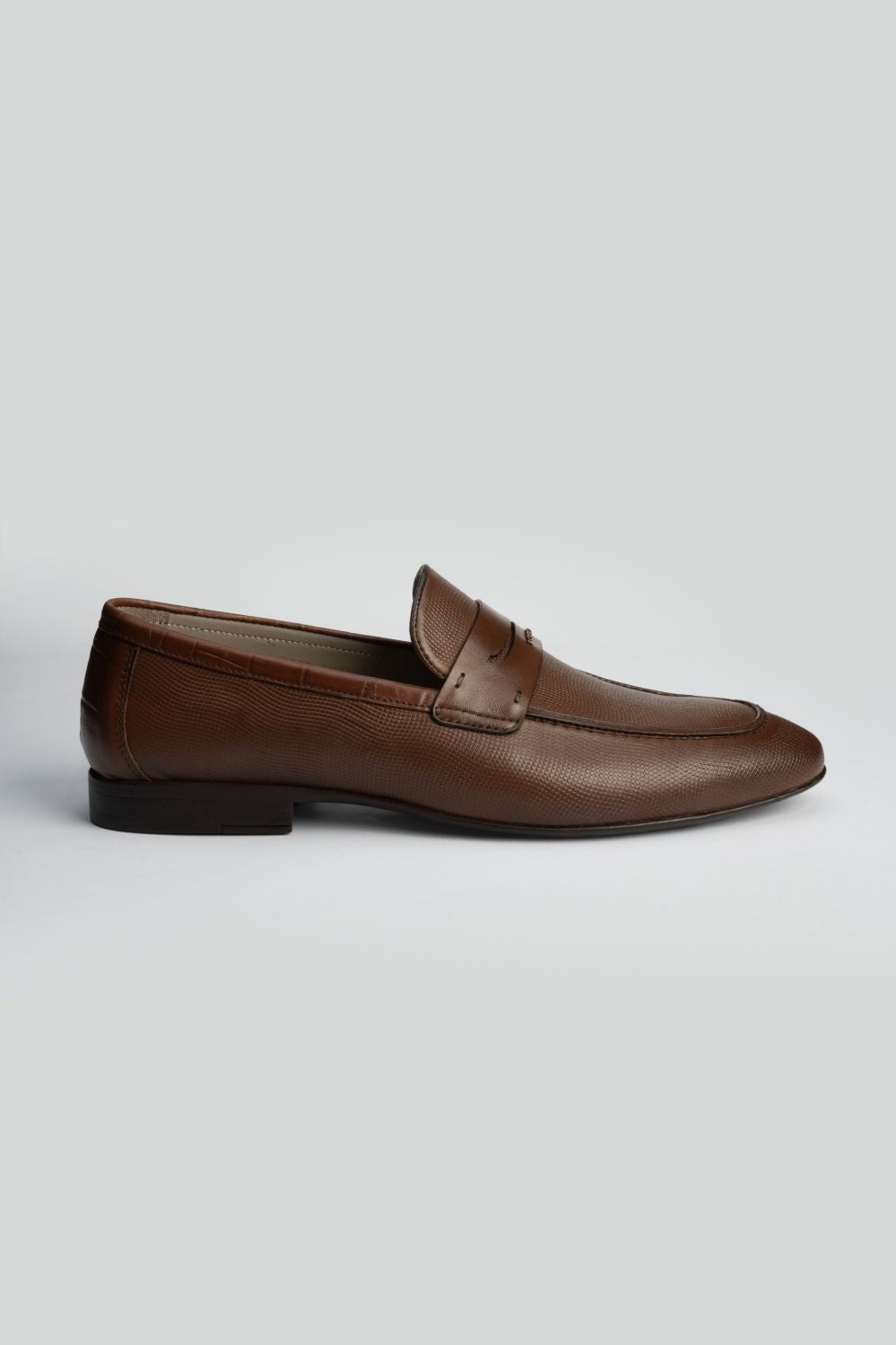 LOGO LUXE STRIDE LOAFER
