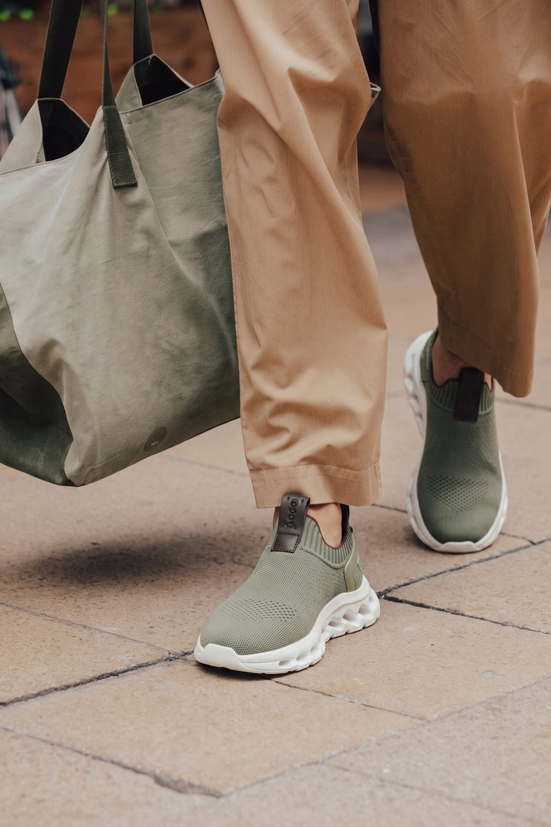 LOGO SHOES