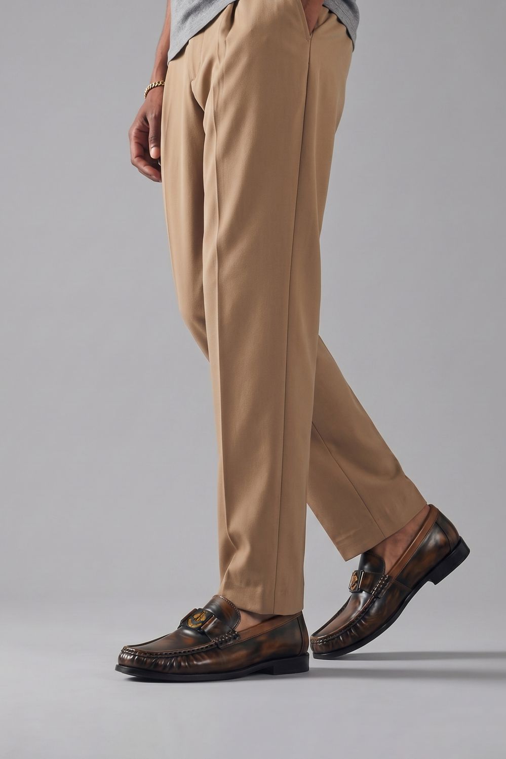 LOGO PEMBROKER MOCCASIN