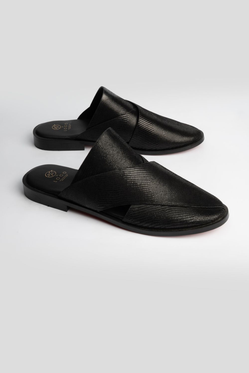 LOGO CRESTMONT SLIPPER