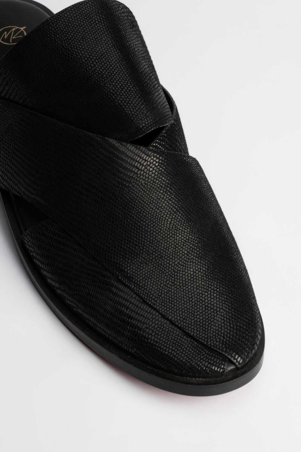 LOGO CRESTMONT SLIPPER