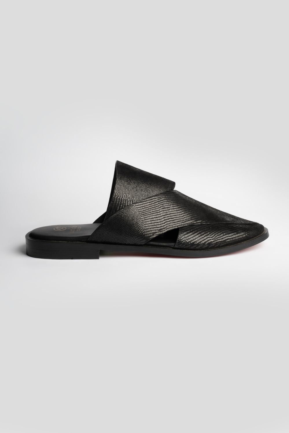 LOGO CRESTMONT SLIPPER