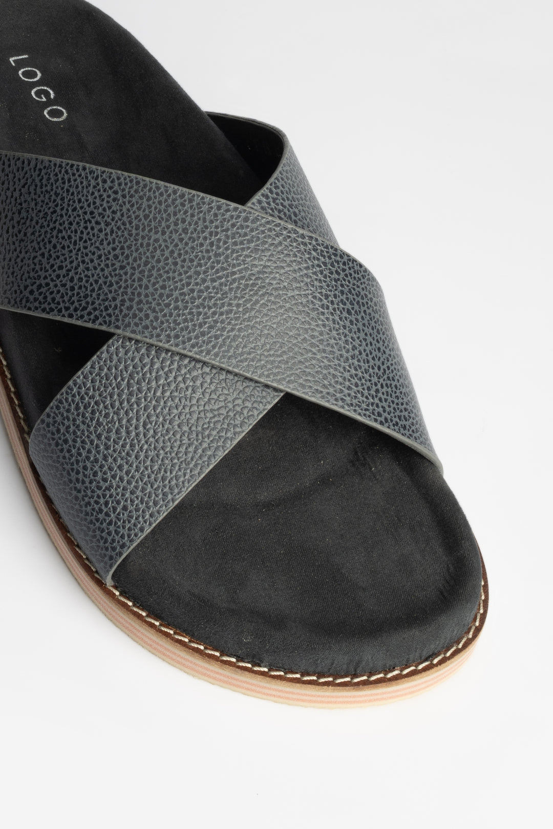 LOGO KINGSMEREON SLIPPER