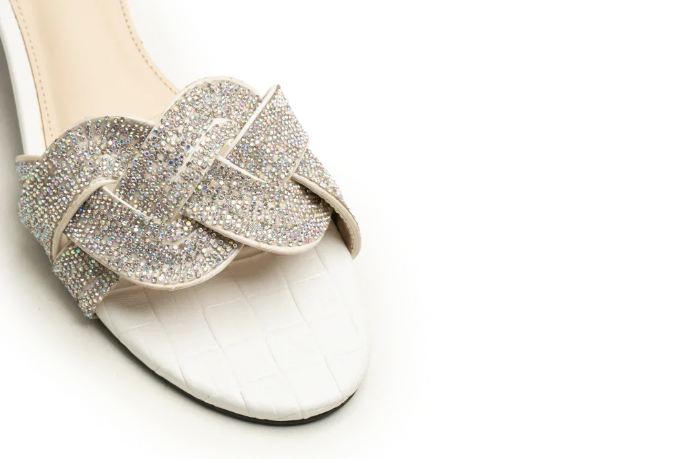 OPIA SPINEL EMBELLISHED SLIDES