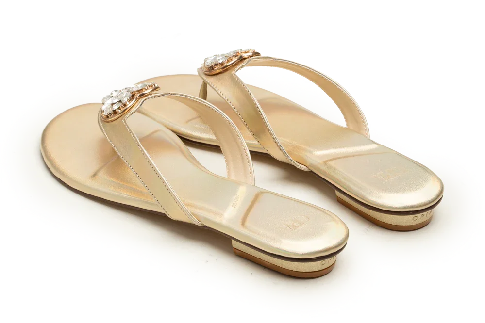 OPIA 9994 GOLD minimalistic gold flats with heart-shaped brooch and subtle rainbow hues